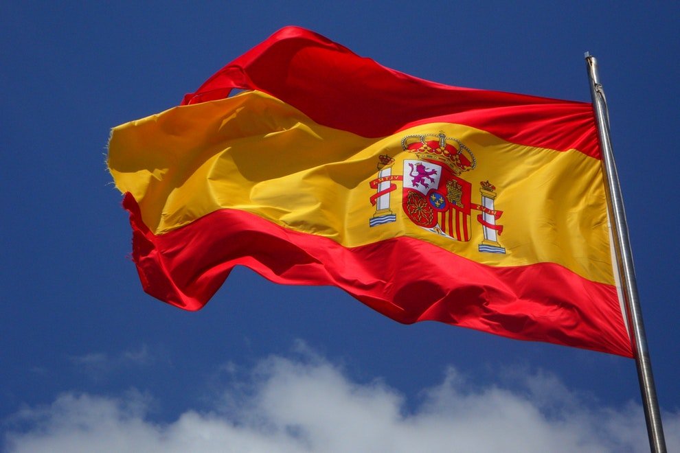 CUANDO EL PODER CAMBIA DE DESPACHO: TRES DÉCADAS DE LOBBIES, PUERTAS GIRATORIAS Y LEYES QUE NUNCA LLEGABAN
