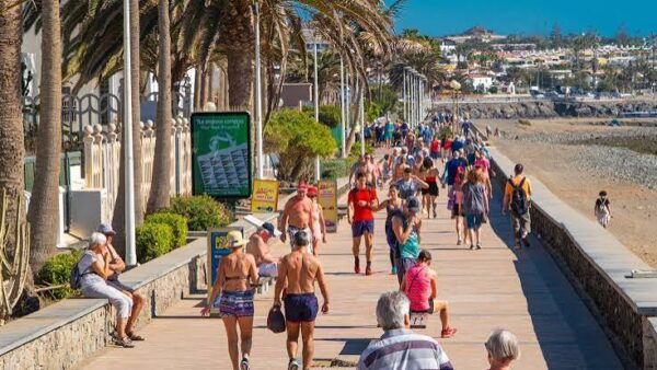 CANARIAS: EL SALARIO SUBE EN EL BOE, LA PRECARIEDAD SIGUE EN LA CALLE